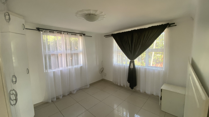 Massive 7 Bedroom House in Bluff Property Images