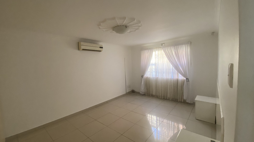 Massive 7 Bedroom House in Bluff Property Images