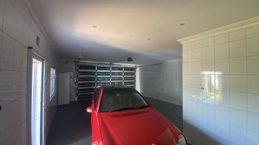 Massive 7 Bedroom House in Bluff Property Images