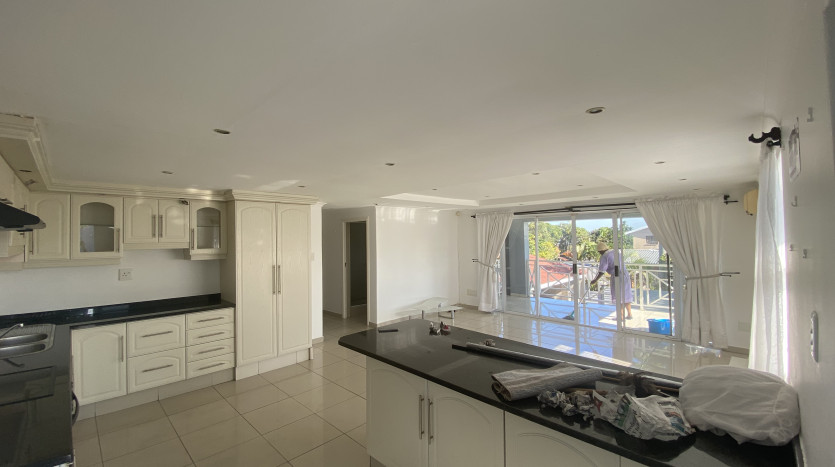 Massive 7 Bedroom House in Bluff Property Images