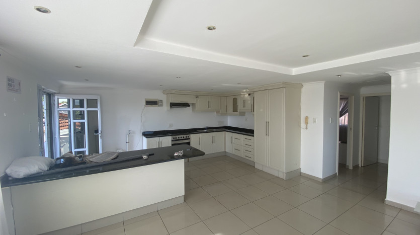 Massive 7 Bedroom House in Bluff Property Images
