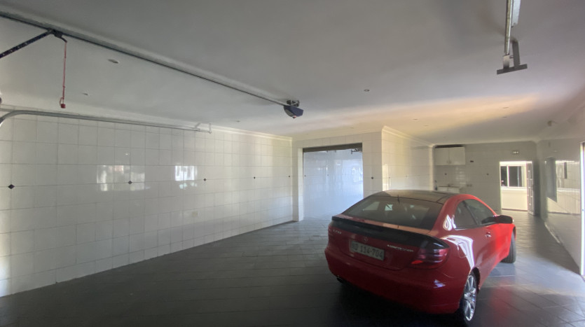 Massive 7 Bedroom House in Bluff Property Images
