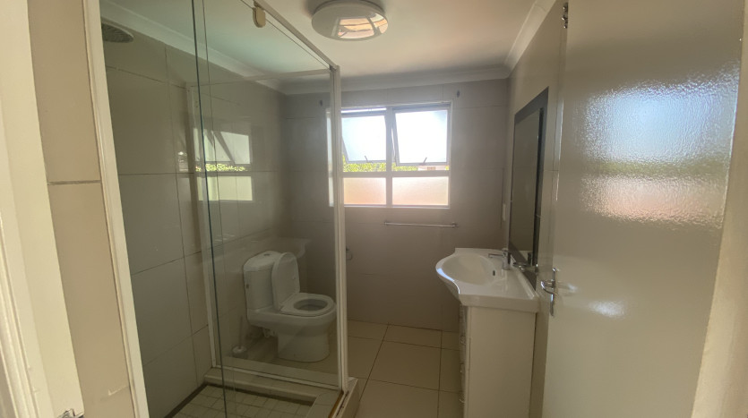 Massive 7 Bedroom House in Bluff Property Images
