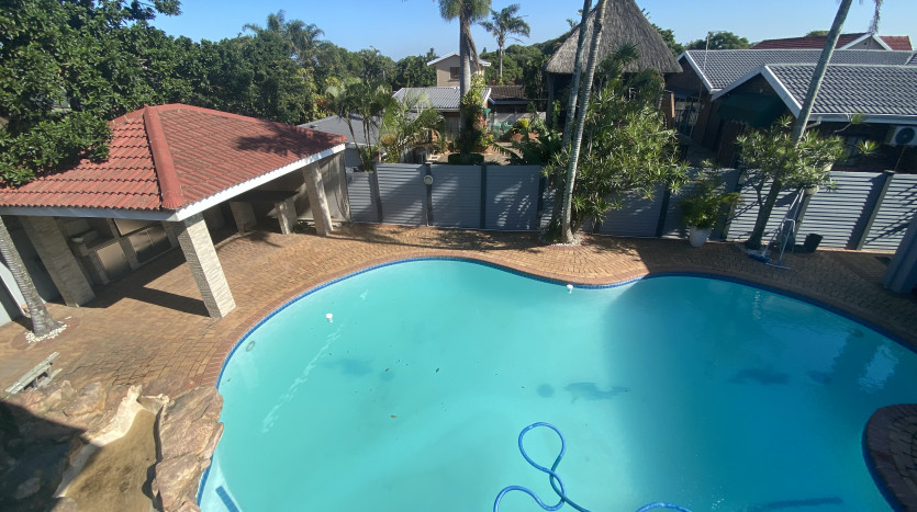 Massive 7 Bedroom House in Bluff Property Images