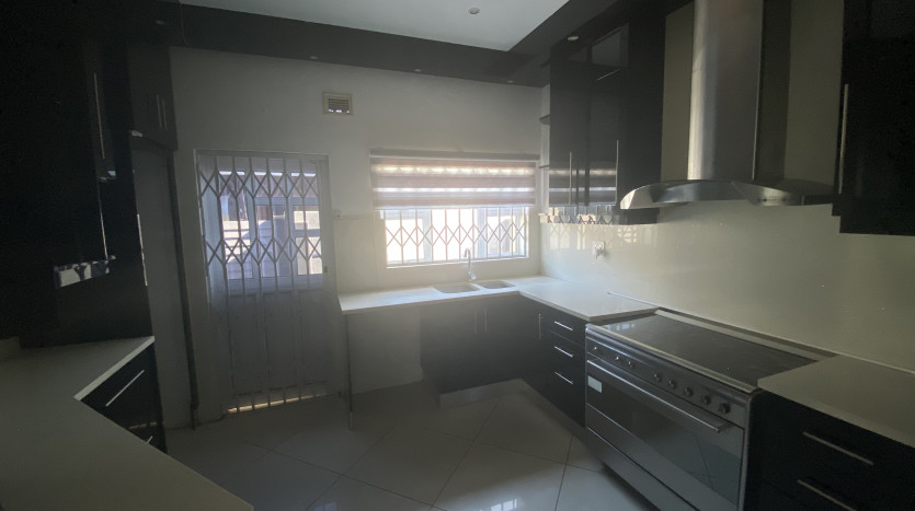 Massive 7 Bedroom House in Bluff Property Images