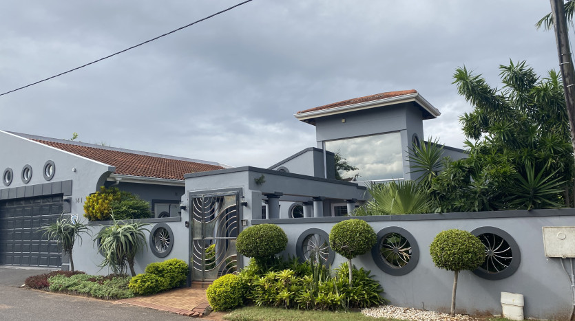 7 Bedroom Townhouse in Bluff Property Lead Image