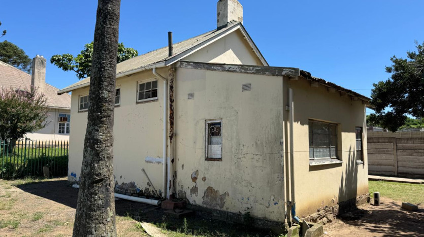 Investment Opportunity – Office & Accommodation with Student Housing Potential Property Images