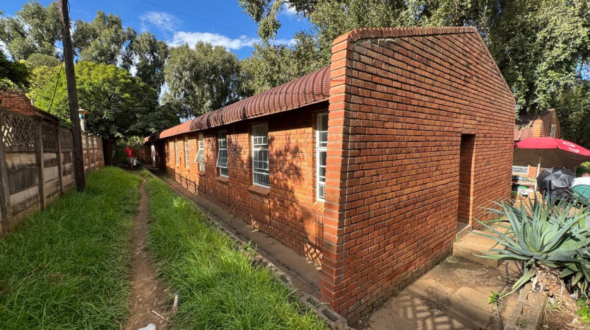 Strategically Positioned Redevelopment Property In Lesotho for Sale by Auction Property Images