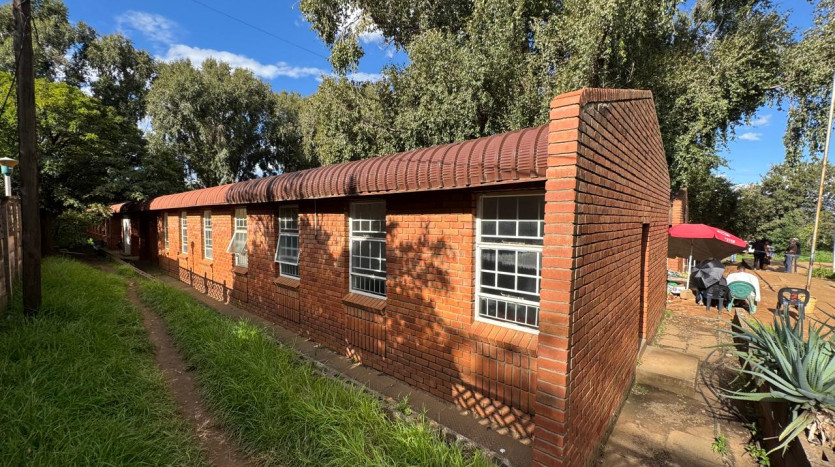 Strategically Positioned Redevelopment Property In Lesotho for Sale by Auction Property Images