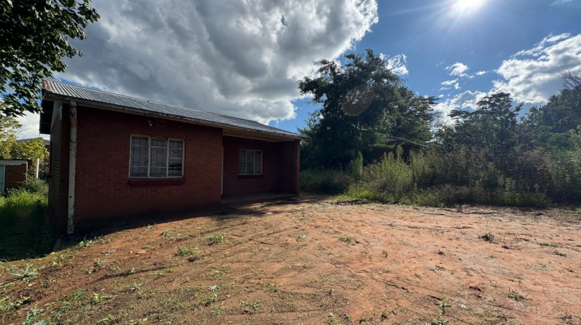 Strategically Positioned Redevelopment Property In Lesotho for Sale by Auction Property Images
