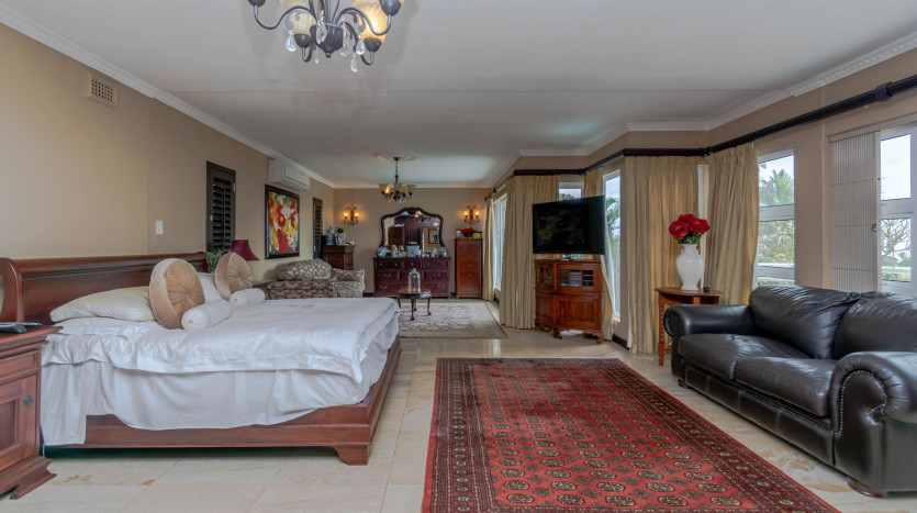 DECEASED ESTATE: Stylish Coastal Living in Sought-After Umhlanga Rocks Property Images