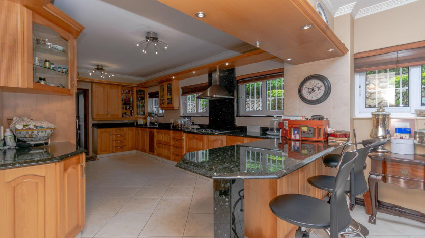 DECEASED ESTATE: Stylish Coastal Living in Sought-After Umhlanga Rocks Property Images