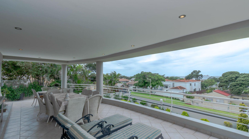 DECEASED ESTATE: Stylish Coastal Living in Sought-After Umhlanga Rocks Property Images