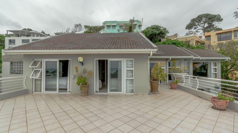 DECEASED ESTATE: Stylish Coastal Living in Sought-After Umhlanga Rocks Property Images