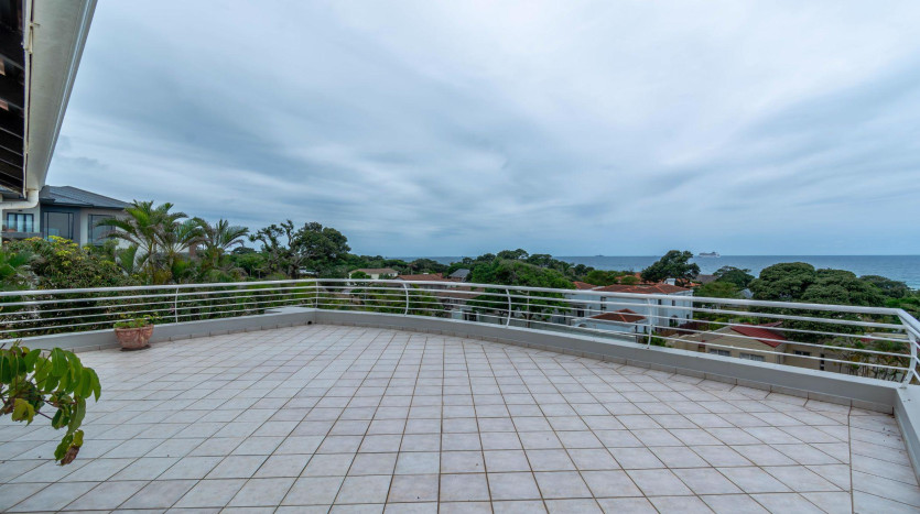 DECEASED ESTATE: Stylish Coastal Living in Sought-After Umhlanga Rocks Property Images