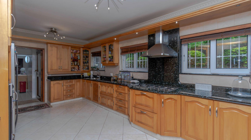 DECEASED ESTATE: Stylish Coastal Living in Sought-After Umhlanga Rocks Property Images