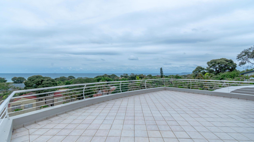 DECEASED ESTATE: Stylish Coastal Living in Sought-After Umhlanga Rocks Property Images