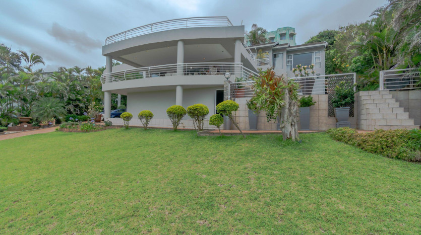 DECEASED ESTATE: Stylish Coastal Living in Sought-After Umhlanga Rocks Property Images