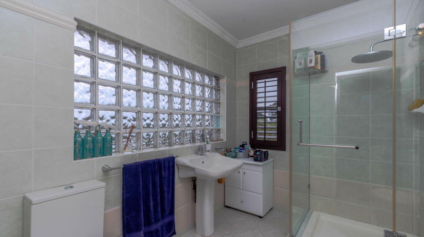 DECEASED ESTATE: Stylish Coastal Living in Sought-After Umhlanga Rocks Property Images