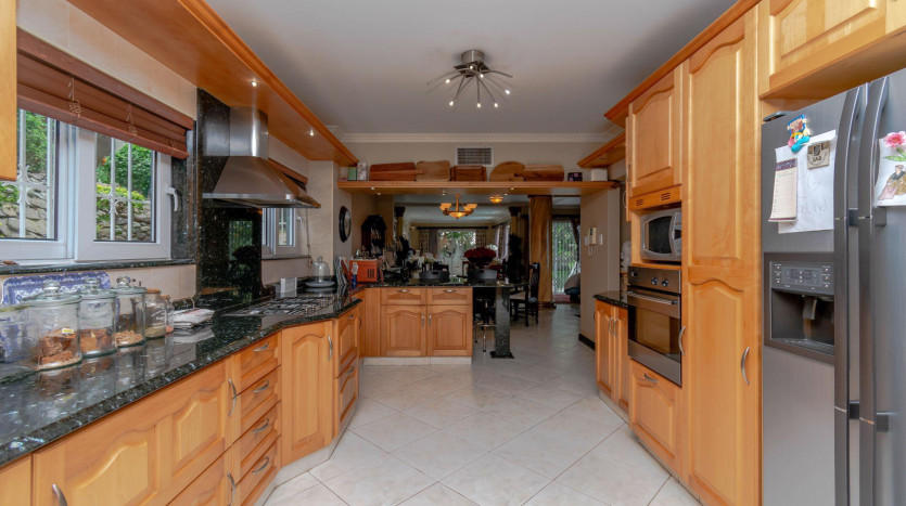 DECEASED ESTATE: Stylish Coastal Living in Sought-After Umhlanga Rocks Property Images