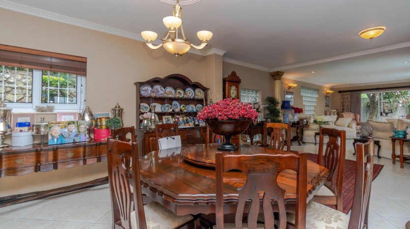 DECEASED ESTATE: Stylish Coastal Living in Sought-After Umhlanga Rocks Property Images