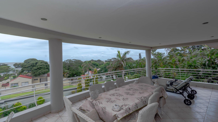 DECEASED ESTATE: Stylish Coastal Living in Sought-After Umhlanga Rocks Property Images