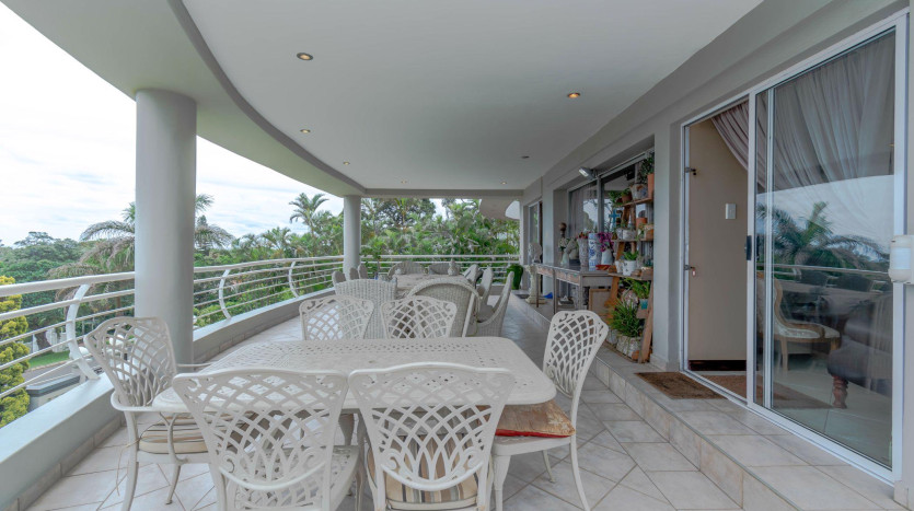 DECEASED ESTATE: Stylish Coastal Living in Sought-After Umhlanga Rocks Property Images