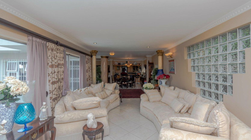 DECEASED ESTATE: Stylish Coastal Living in Sought-After Umhlanga Rocks Property Images