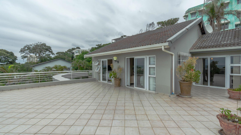 DECEASED ESTATE: Stylish Coastal Living in Sought-After Umhlanga Rocks Property Images