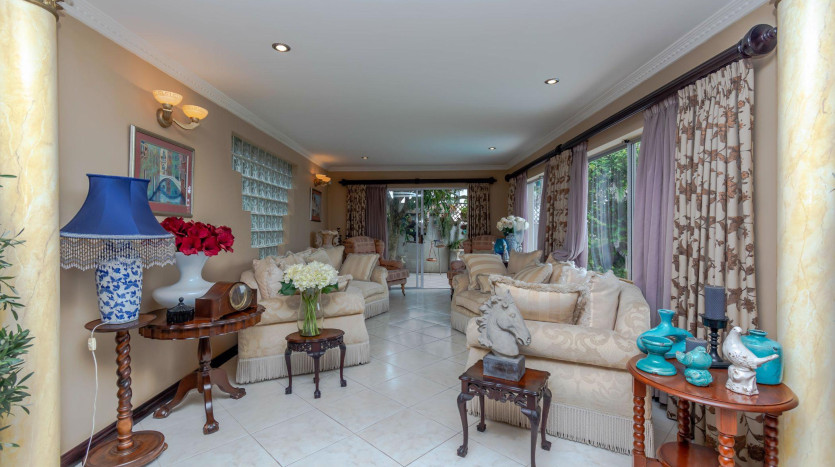 DECEASED ESTATE: Stylish Coastal Living in Sought-After Umhlanga Rocks Property Images