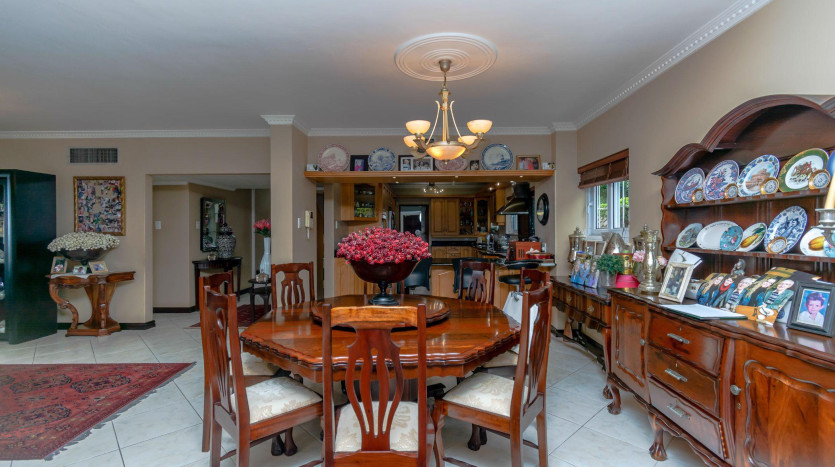DECEASED ESTATE: Stylish Coastal Living in Sought-After Umhlanga Rocks Property Images