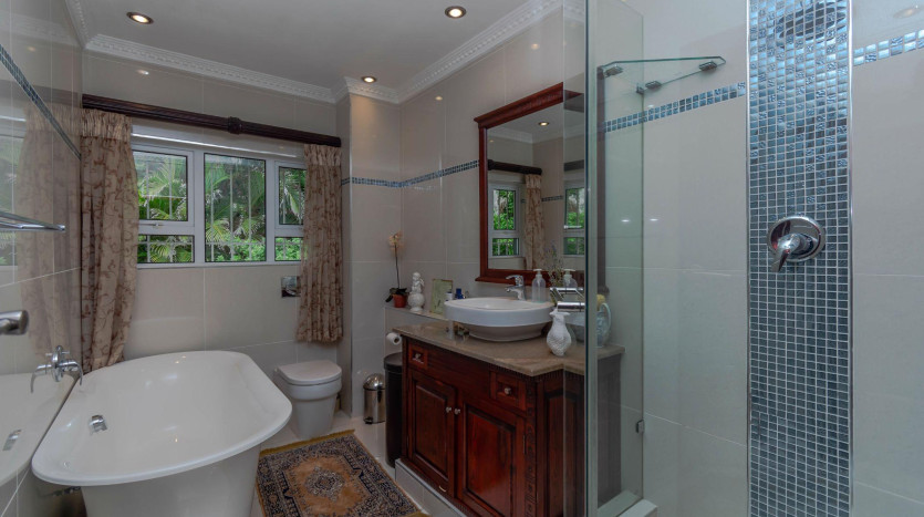 DECEASED ESTATE: Stylish Coastal Living in Sought-After Umhlanga Rocks Property Images