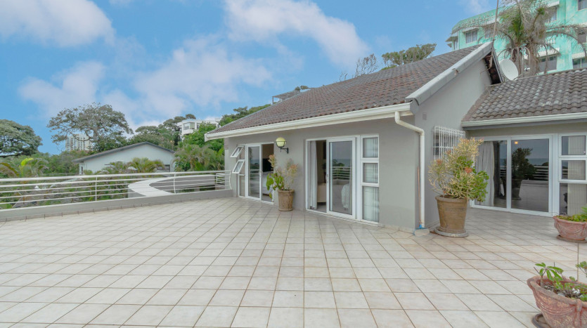 DECEASED ESTATE: Stylish Coastal Living in Sought-After Umhlanga Rocks Property Images
