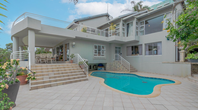 DECEASED ESTATE: Stylish Coastal Living in Sought-After Umhlanga Rocks Property Images