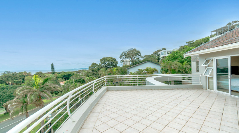 DECEASED ESTATE: Stylish Coastal Living in Sought-After Umhlanga Rocks Property Images
