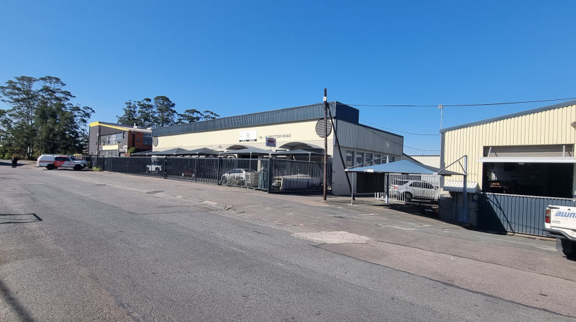 Industrial Investment Package – 3 Adjacent Industrial Properties Property Images