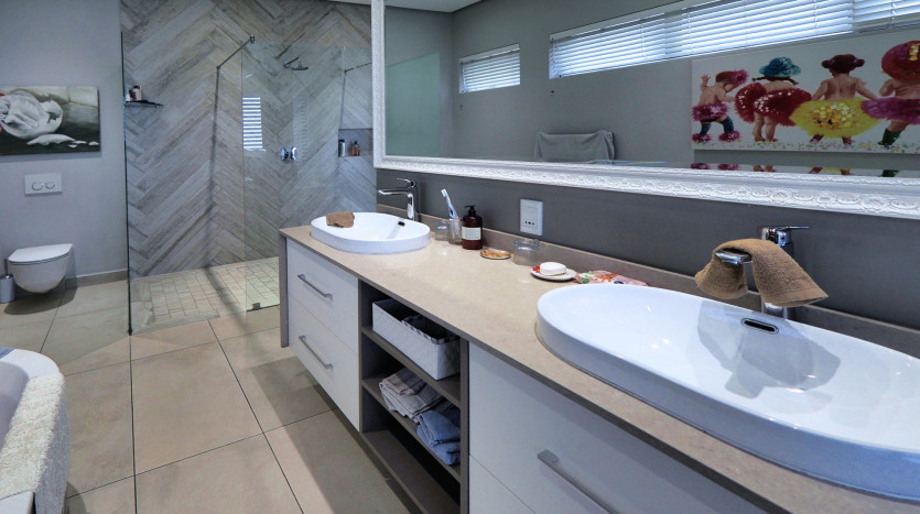 Exclusive Izinga Estate Residence Property Images