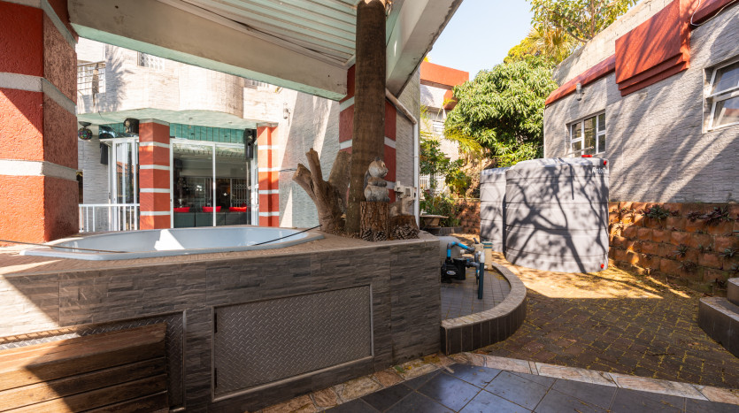 DECEASED ESTATE: Opulent Unique Home Umhlanga Property Images
