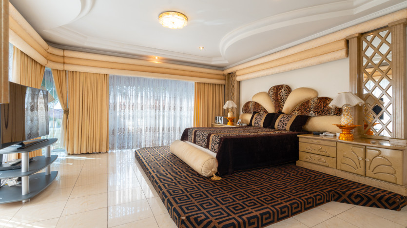 DECEASED ESTATE: Opulent Unique Home Umhlanga Property Images