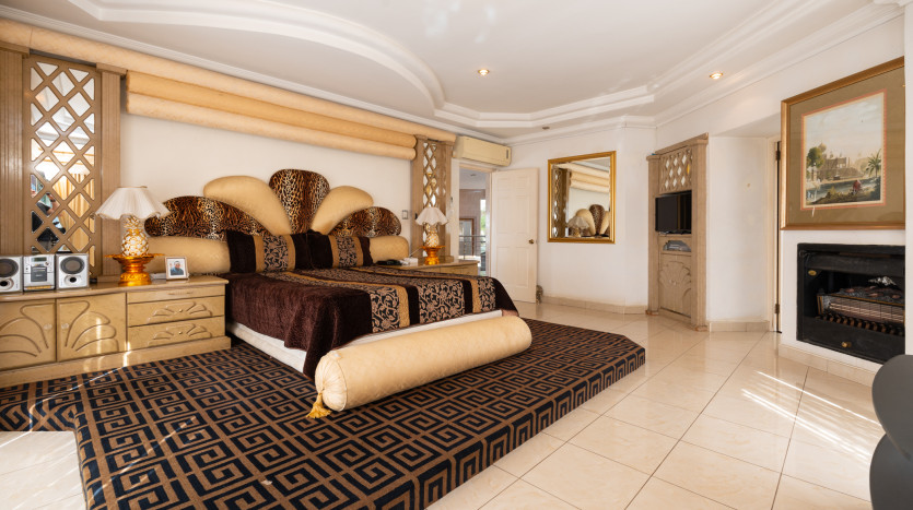 DECEASED ESTATE: Opulent Unique Home Umhlanga Property Images