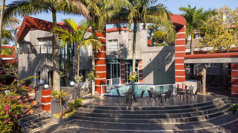 DECEASED ESTATE: Opulent Unique Home Umhlanga Property Images