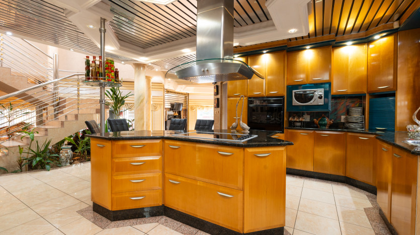 DECEASED ESTATE: Opulent Unique Home Umhlanga Property Images