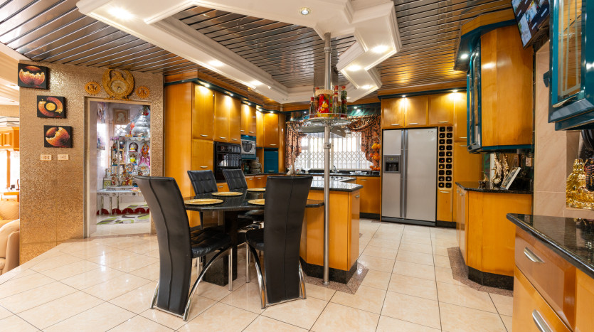 DECEASED ESTATE: Opulent Unique Home Umhlanga Property Images