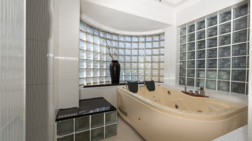 DECEASED ESTATE: Opulent Unique Home Umhlanga Property Images