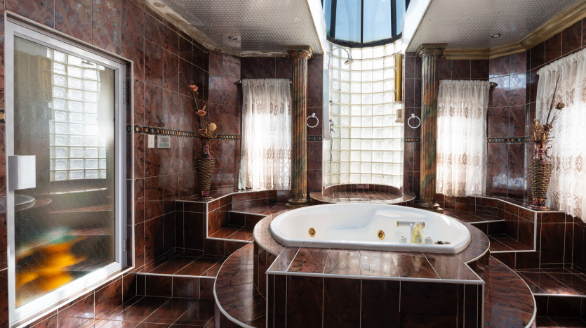 DECEASED ESTATE: Opulent Unique Home Umhlanga Property Images