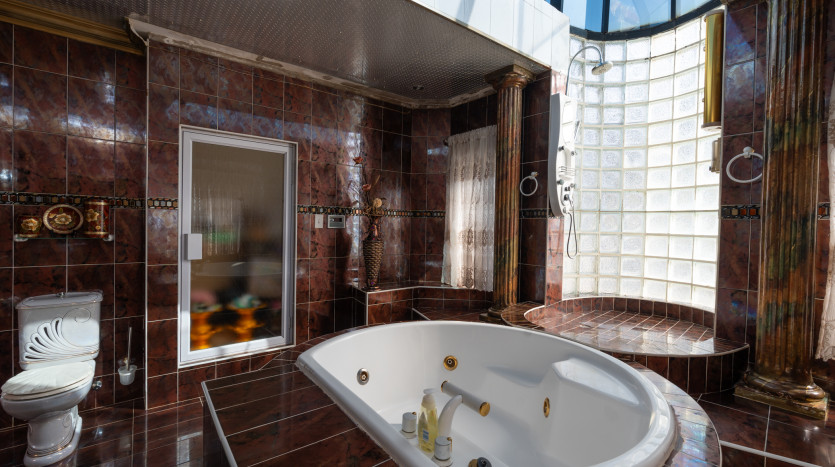 DECEASED ESTATE: Opulent Unique Home Umhlanga Property Images