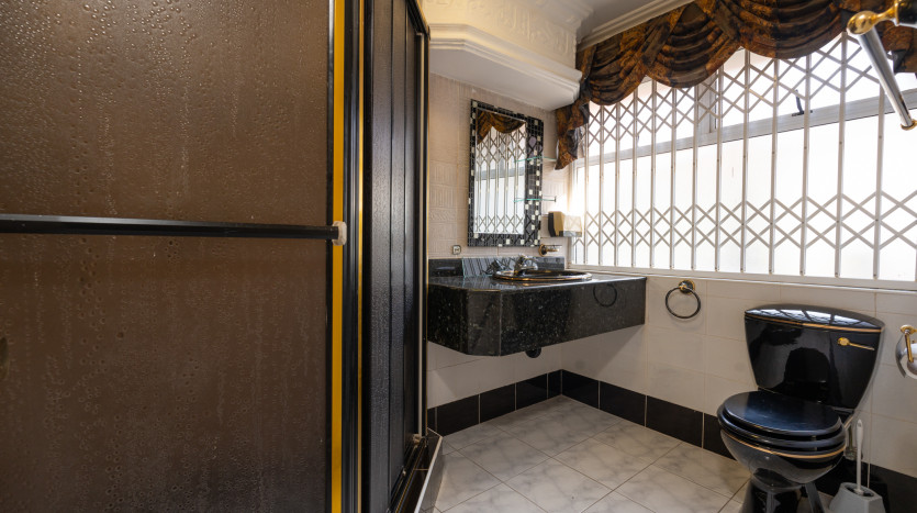 DECEASED ESTATE: Opulent Unique Home Umhlanga Property Images