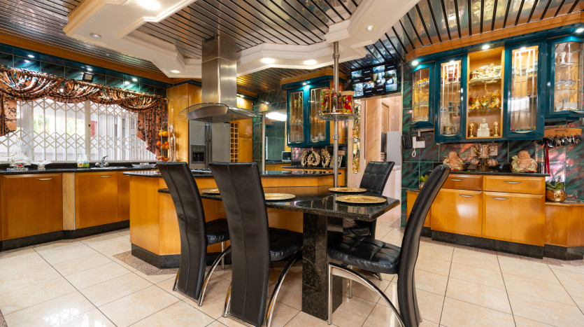 DECEASED ESTATE: Opulent Unique Home Umhlanga Property Images