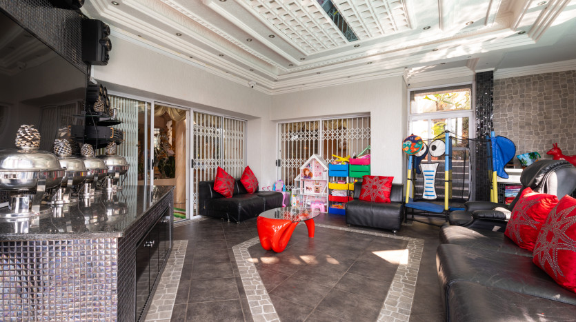 DECEASED ESTATE: Opulent Unique Home Umhlanga Property Images
