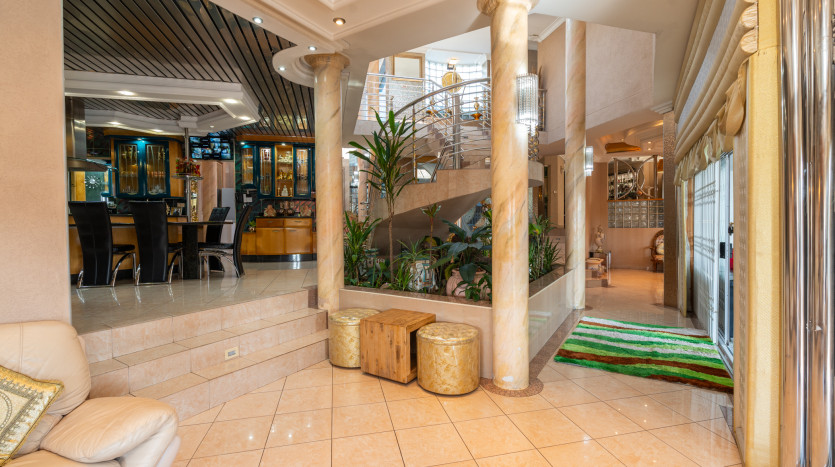 DECEASED ESTATE: Opulent Unique Home Umhlanga Property Images